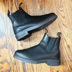 Blundstone classic 063 Chelsea boots in black chisel toe